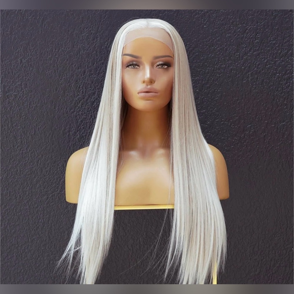 🤍🤍FINAL SALE🤍🤍 Platinum White Blonde Synthetic Lace Front Wig 24” NWOT